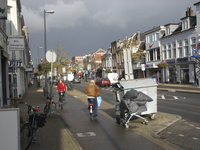 901217 Gezicht over het begin van de Amsterdamsestraatweg te Utrecht naar het noorden, bij een dreigende onweersbui.